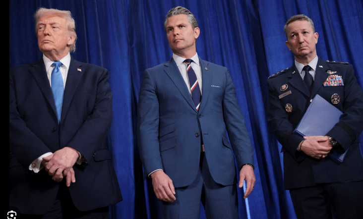 Trump, Hegseth e il gen. Caine